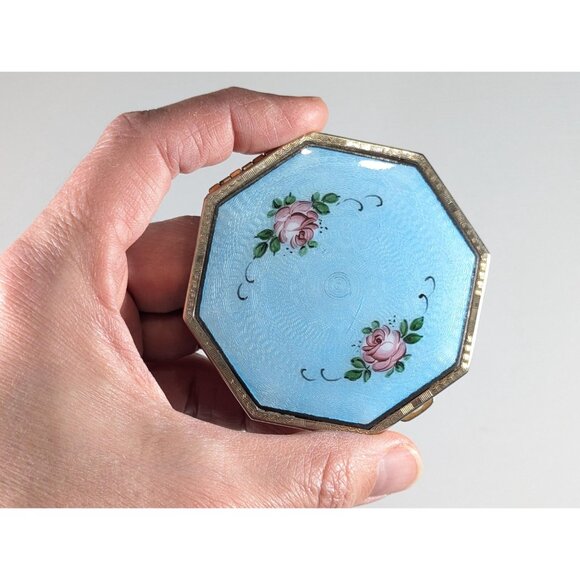 1920s Baby Blue Guilloche Enamel Compact, Fancy powder, rouge & mirror compact, - Picture 2 of 16